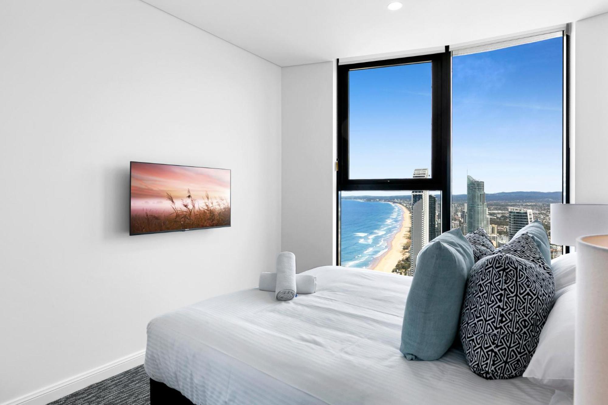 Oceanfront 2-bed With Spectacular View, Pool & Gym Apartment