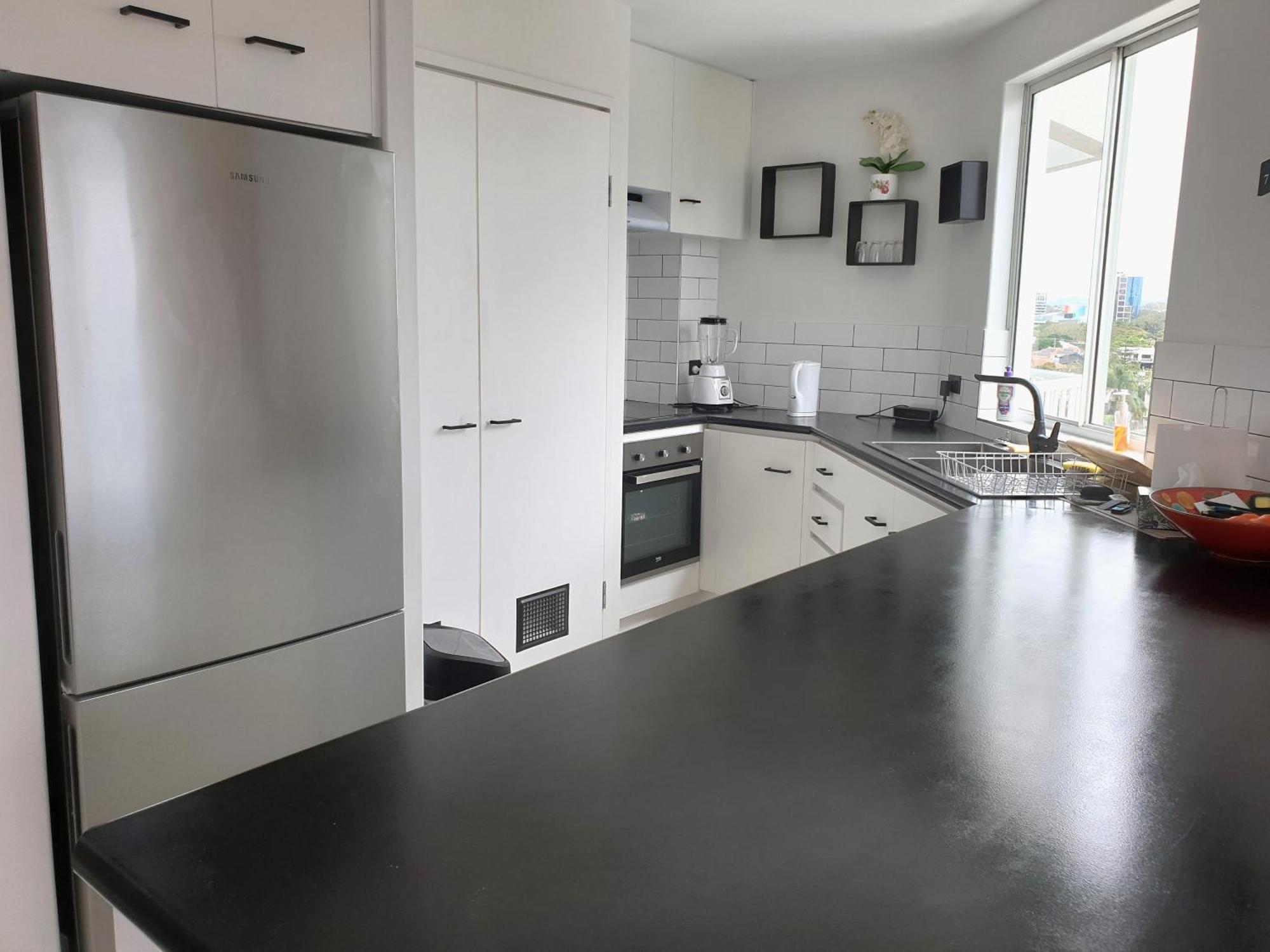 Surfers Paradise Spectacular City Views 7th Floor 2bedroom Apartment