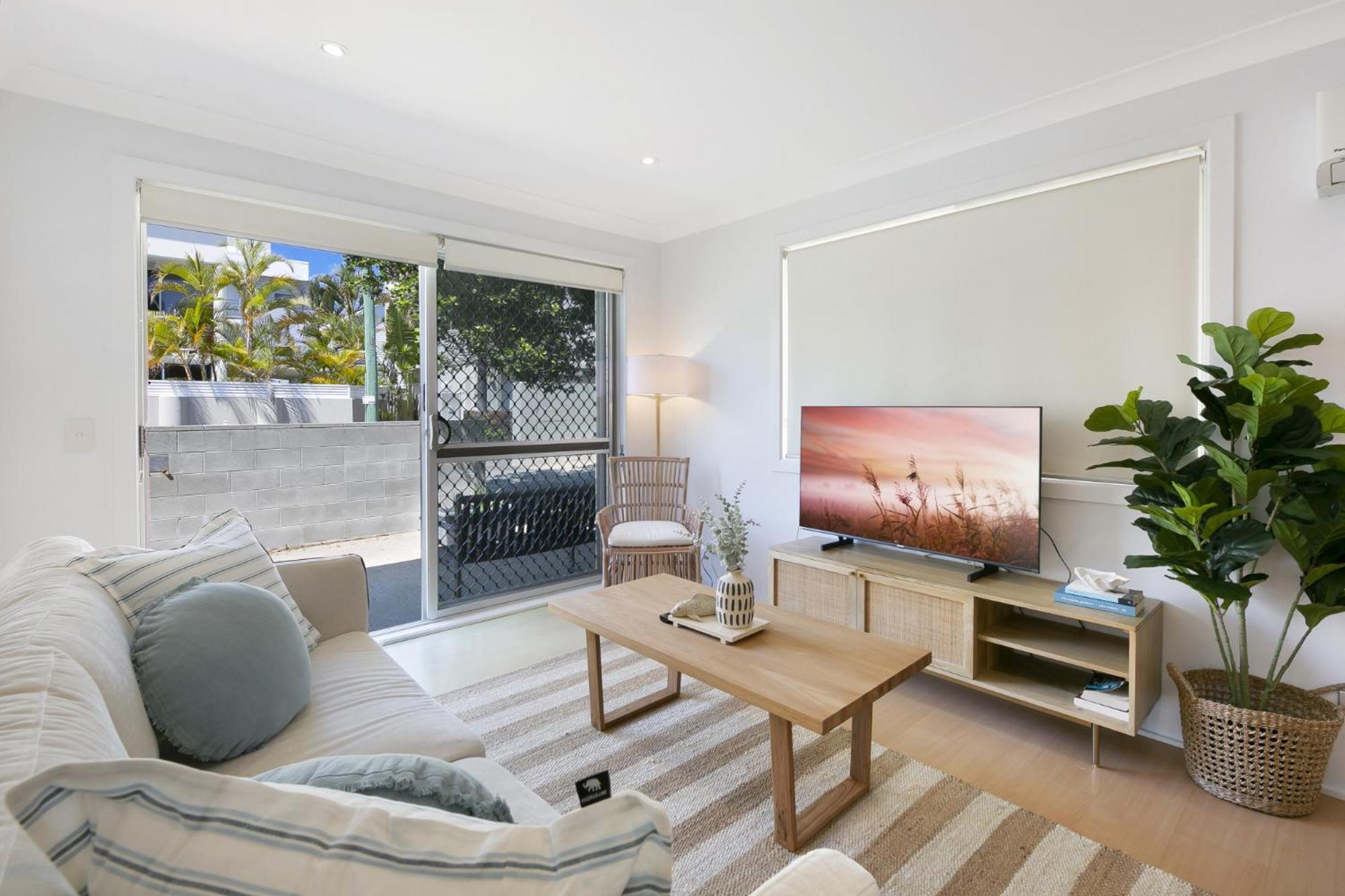 Ground Floor 2-bed Mermaid Pad With Parking Apartment Gold Coast
