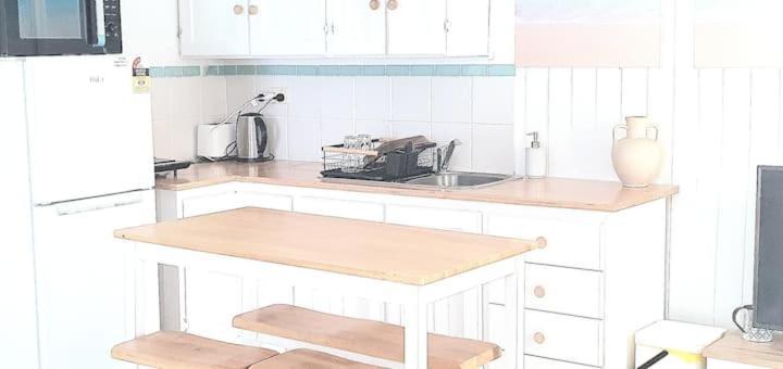 Entire Guest - Is 1 And Half Km - Pets Welcome Guest house
