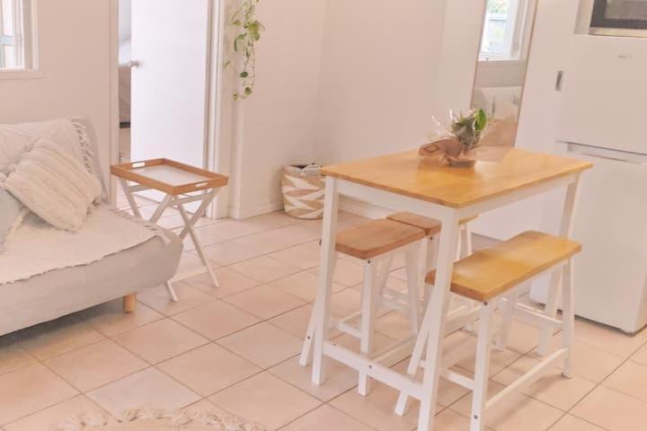 Entire Guest - Is 1 And Half Km - Pets Welcome