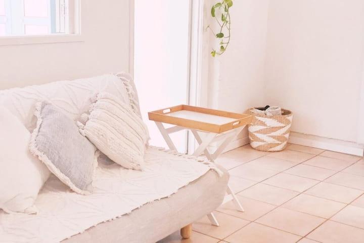 Guest house Entire Guest - Is 1 And Half Km - Pets Welcome
