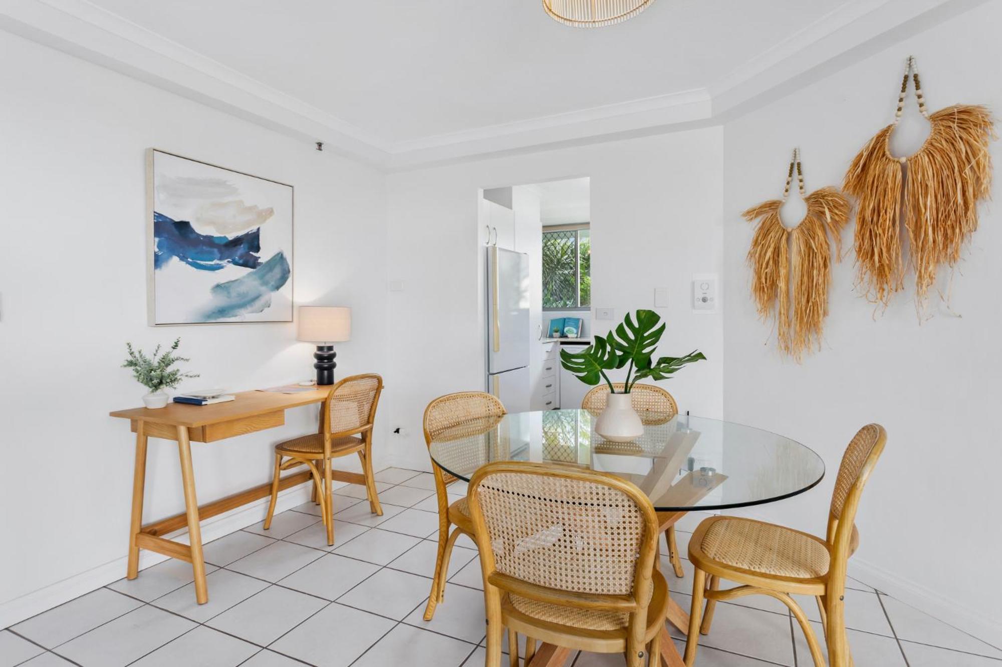Beachfront 2-bed With Pool, Bbq & Tennis Court Apartment