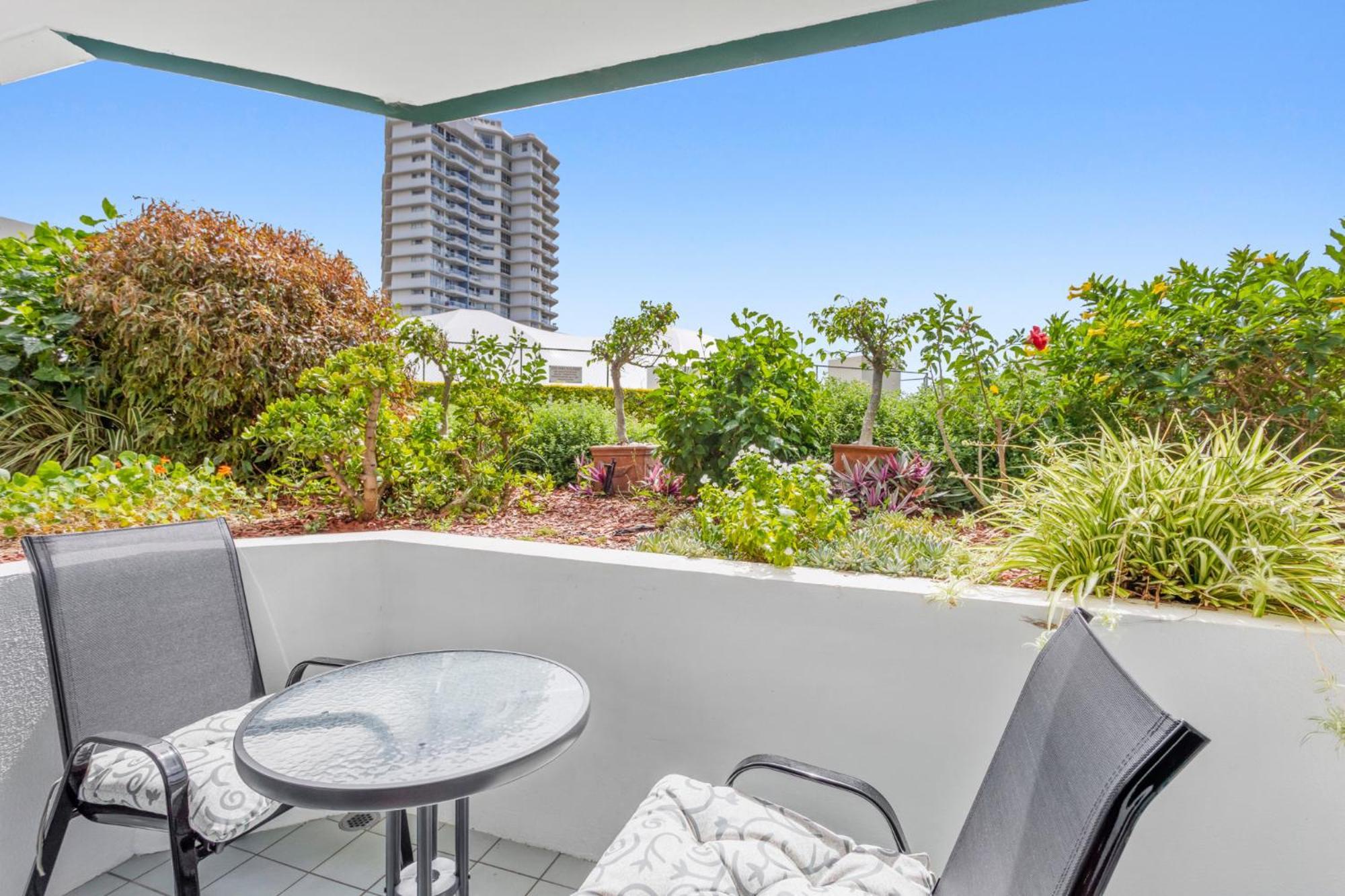Beachfront 2-bed With Pool, Bbq & Tennis Court Gold Coast