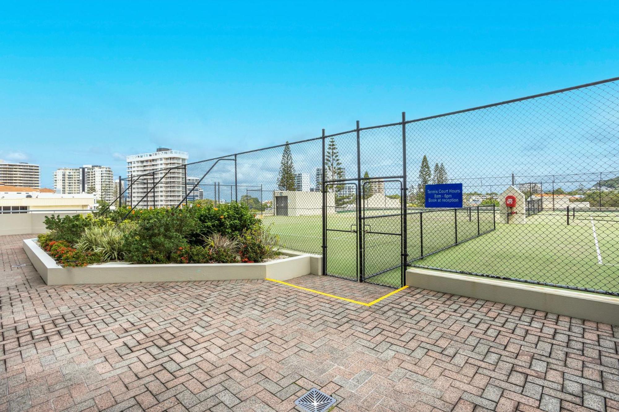 Apartment Beachfront 2-bed With Pool, Bbq & Tennis Court *
