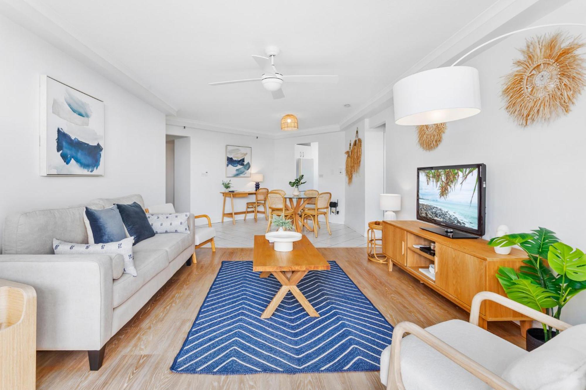 Beachfront 2-bed With Pool, Bbq & Tennis Court Apartment *