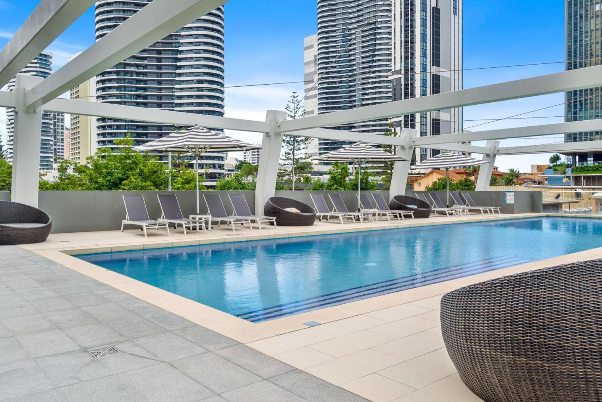 Elegant 2-bed With Stunning Views, Pool, Bbq, Gym Gold Coast