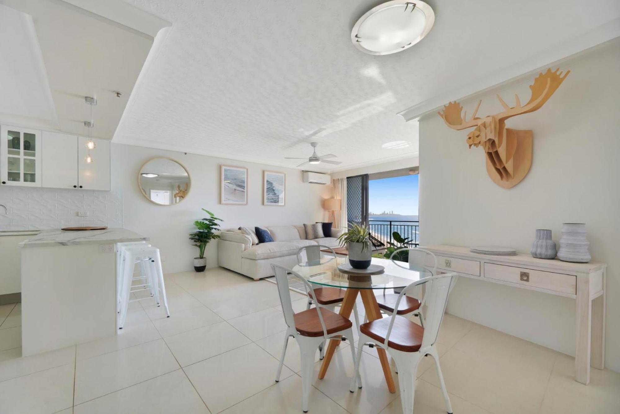 Apartment 2-bedroom With Impeccable Ocean Views *