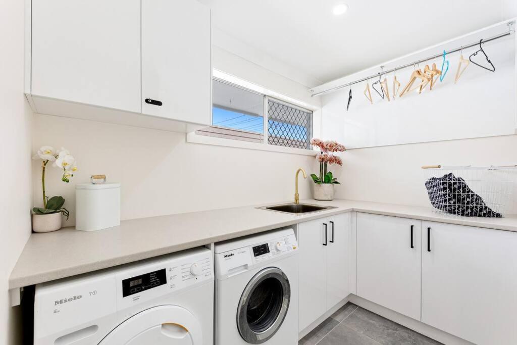Broadbeach Waterfront With Pool Gold Coast