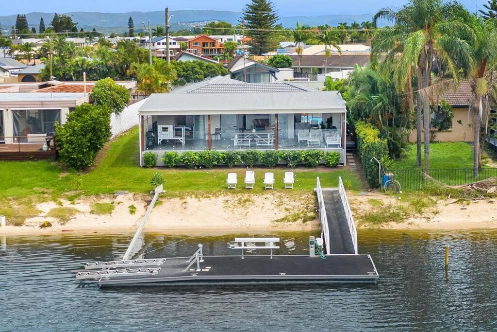 Broadbeach Waterfront With Pool Holiday home Gold Coast