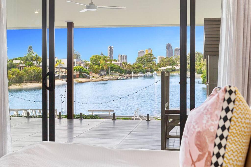 Broadbeach Waterfront With Pool Gold Coast