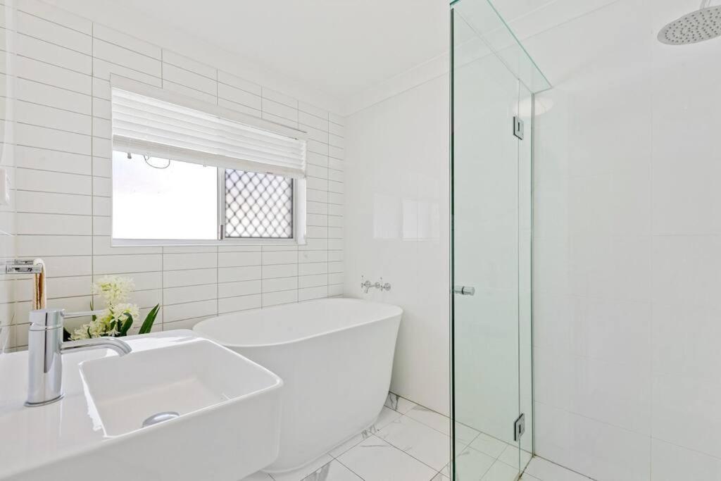 Broadbeach Waterfront With Pool Holiday home Gold Coast