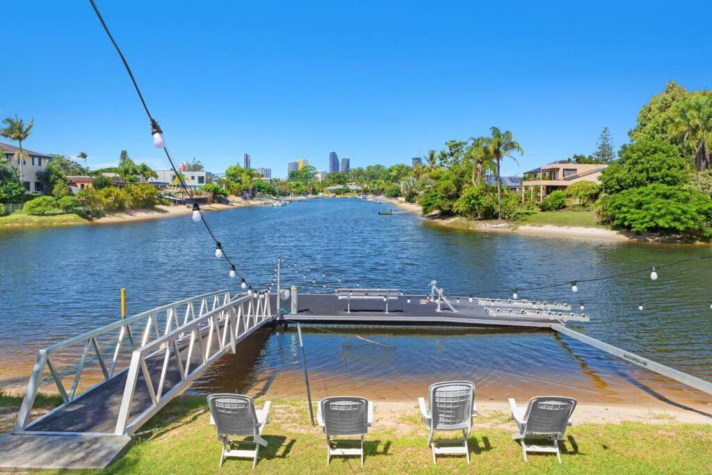 Broadbeach Waterfront With Pool Holiday home