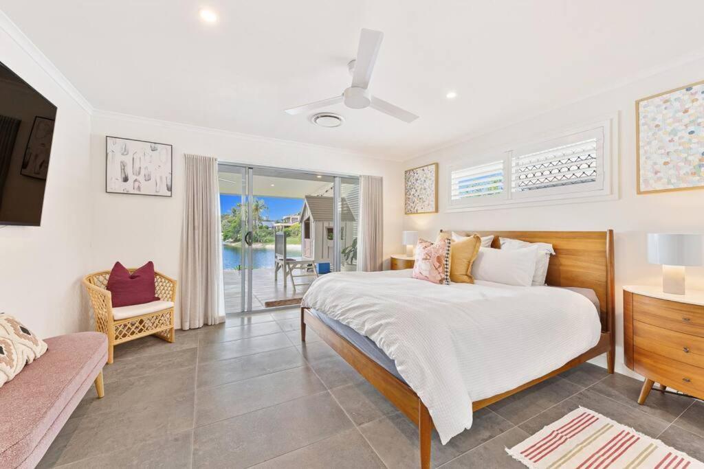 Broadbeach Waterfront With Pool *