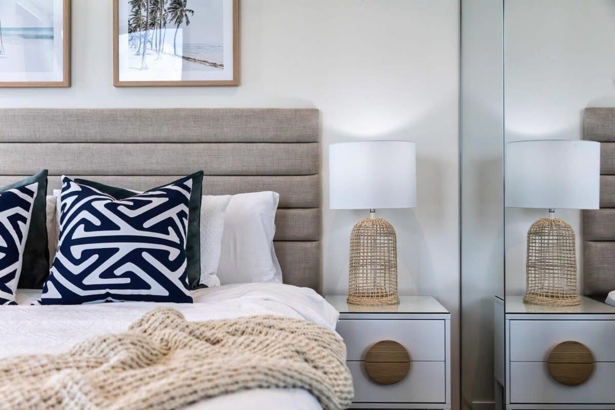 Luxury In Hemingway Palm *