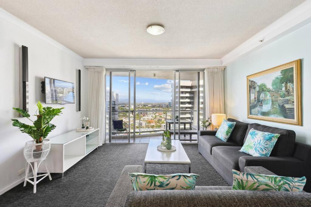 Chevron Renaissance 2 Bedroom Unit, Great Views *