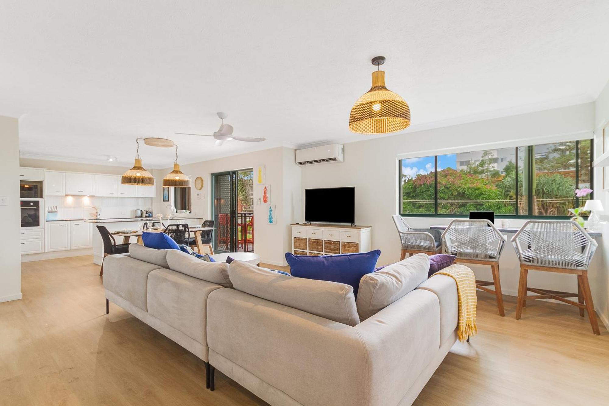 Bilinga Bliss - Luxury Beachfront Apartment