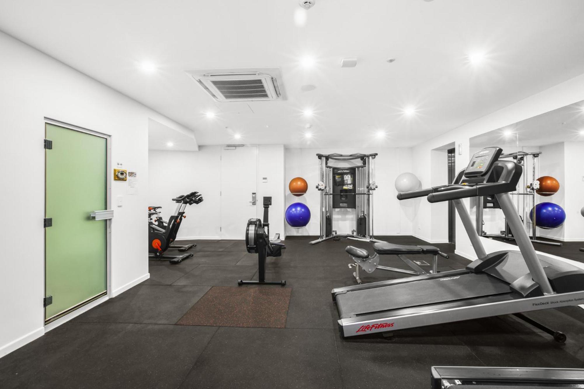 Surfers Paradise 2-bed Near With Pool & Gym Apartamento