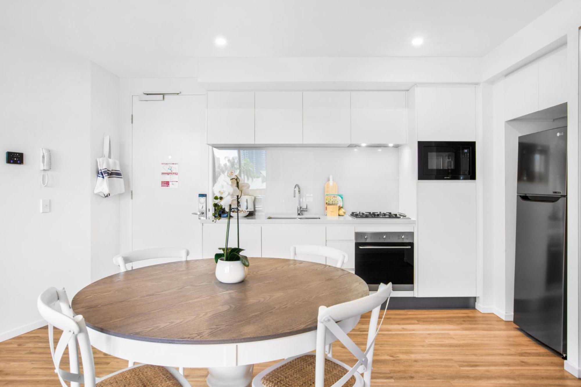 Surfers Paradise 2-bed Near With Pool & Gym Apartamento