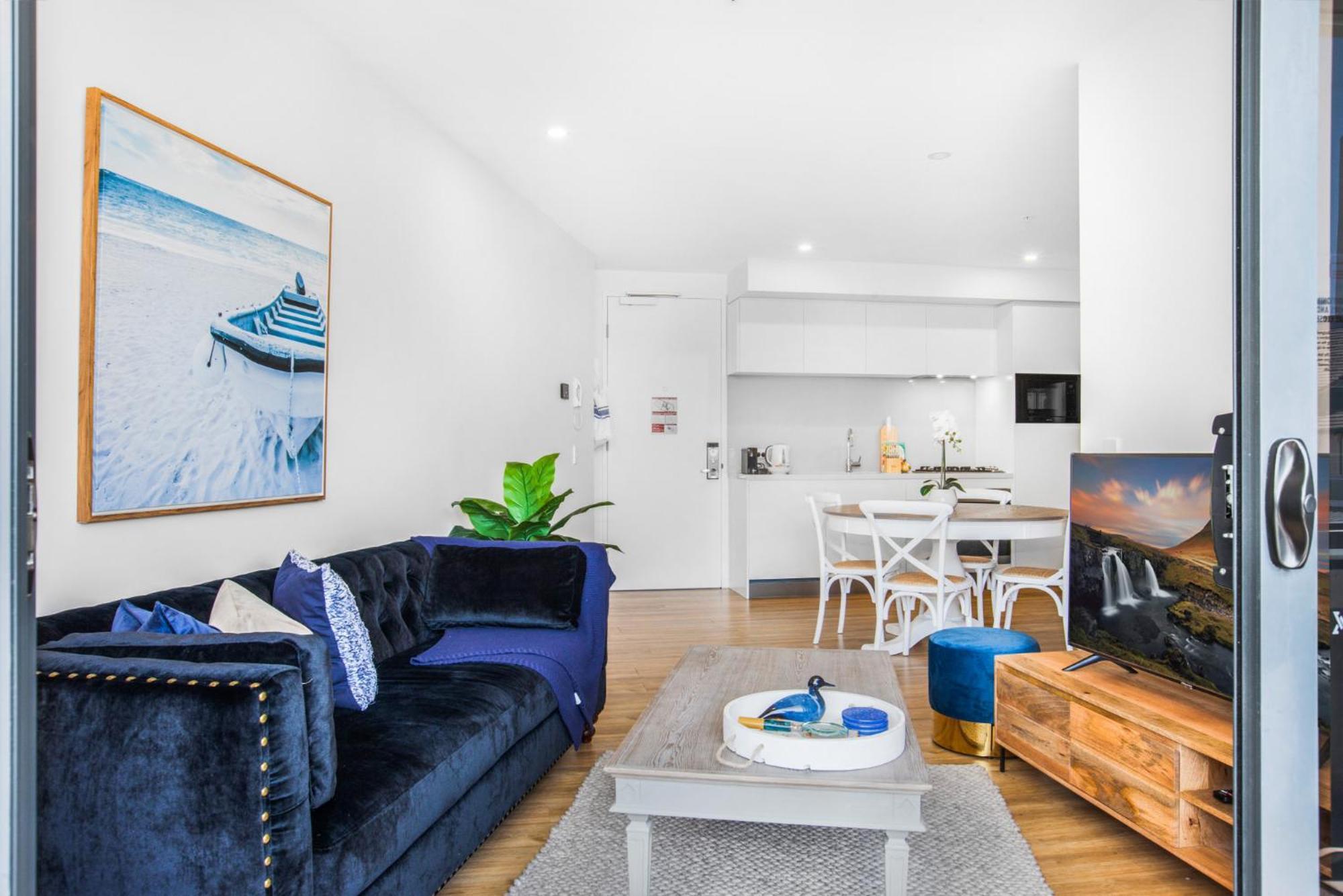 Surfers Paradise 2-bed Near With Pool & Gym * Gold Coast