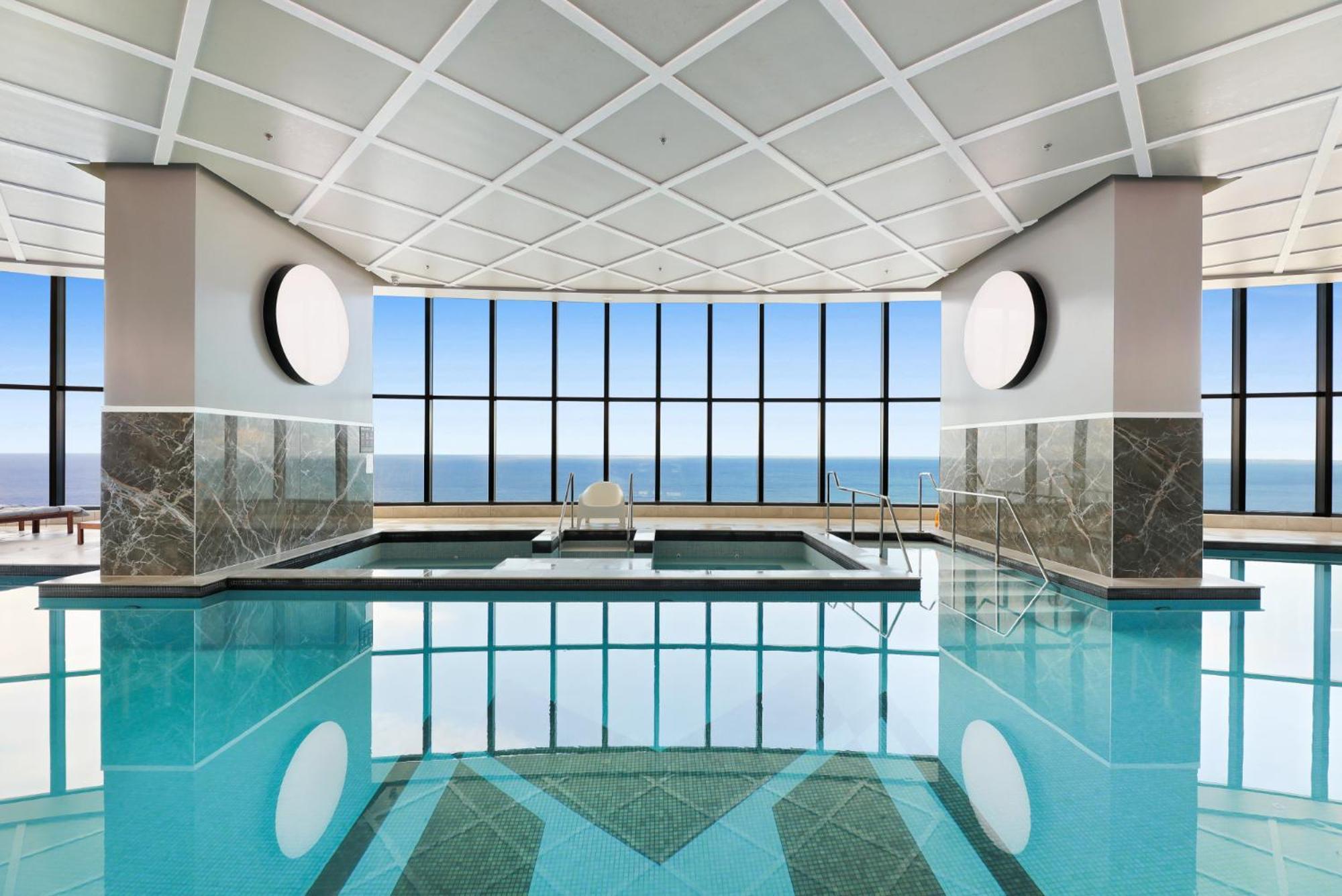 Luxe Oceanfront 1-bed High Rise With Pool & Gym Gold Coast