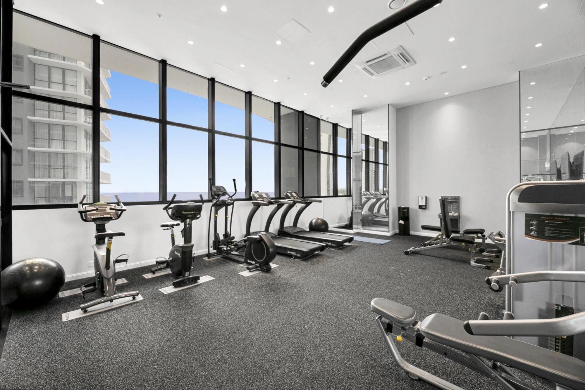 Luxe Oceanfront 1-bed High Rise With Pool & Gym Apartment