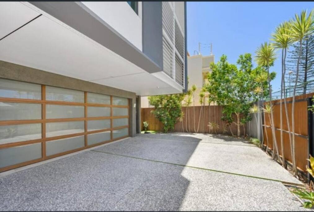 Casa De Mork - Entire 3 Storey Gold Coast