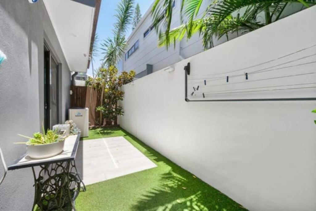 Casa De Mork - Entire 3 Storey Gold Coast