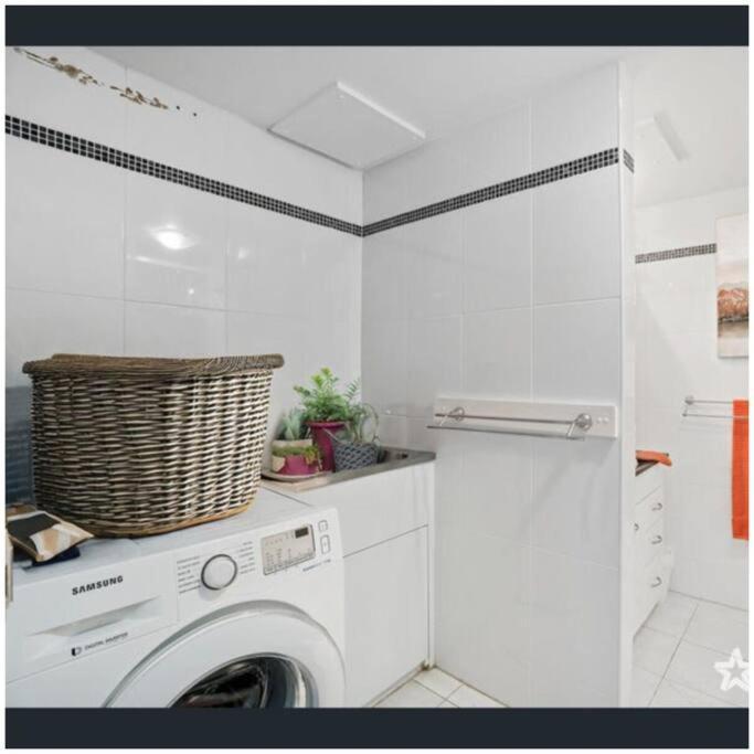Surfers Beachside Retreat Apartment Gold Coast