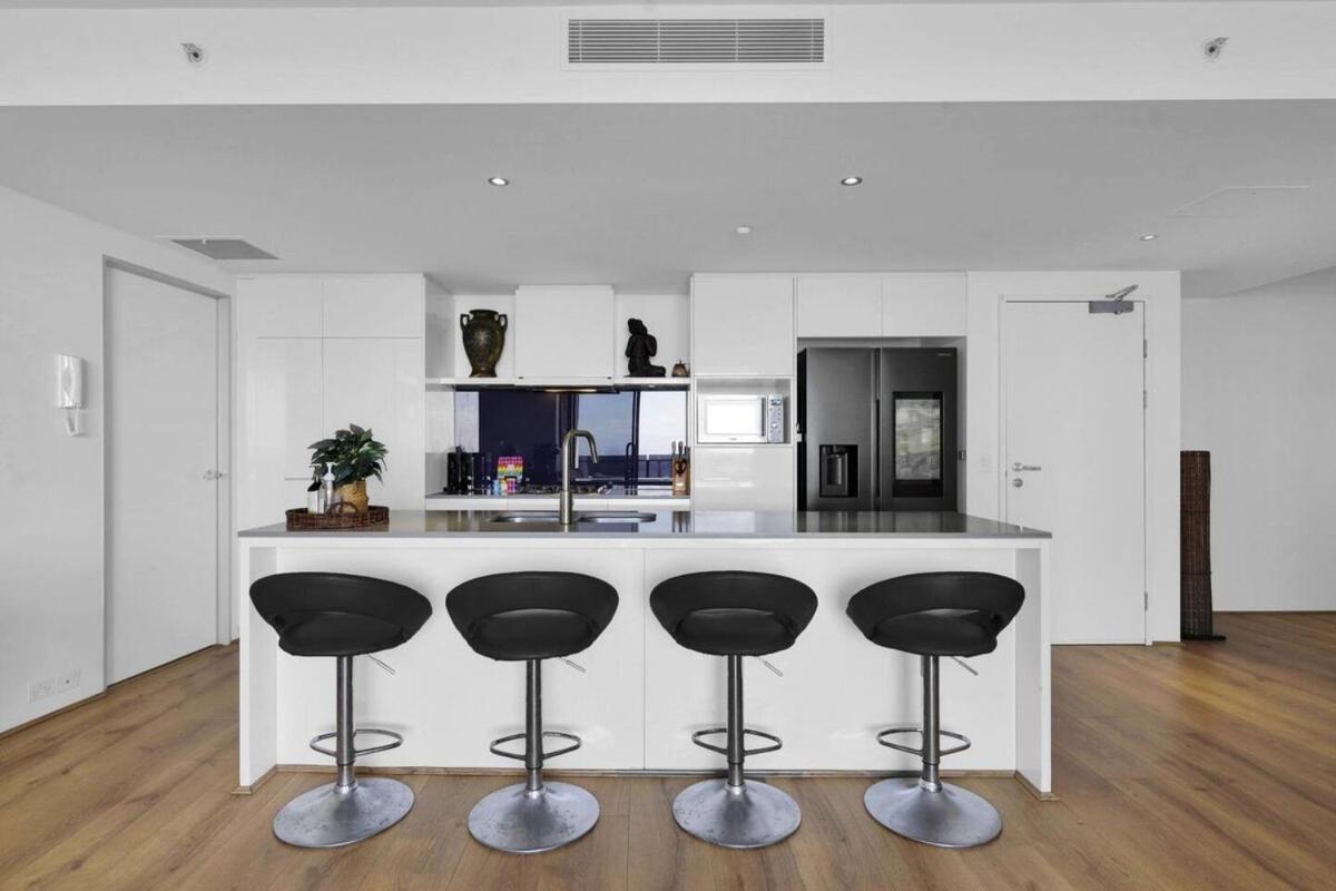 Level 47 Sky High 2br Ocean View Apartment Gold Coast