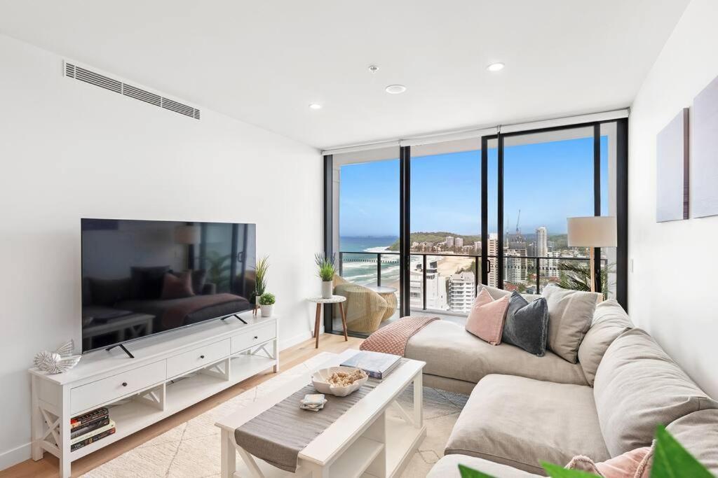 Breathtaking Penthouse Paradise Ocean Views Pool Apartment Gold Coast