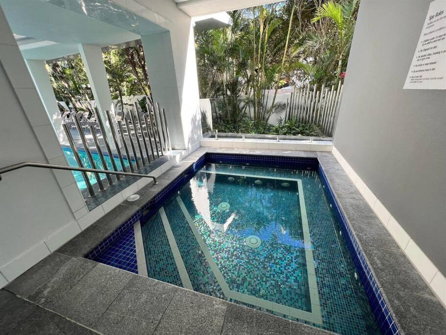 Bliss By The Ocean Beautiful Views, Walk To Beach! * Gold Coast