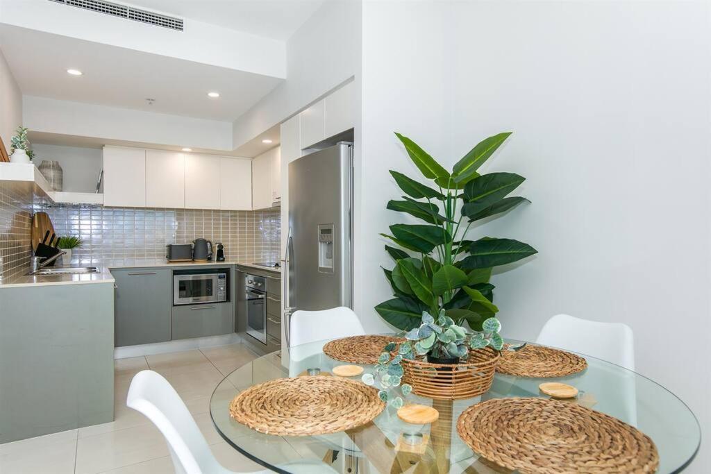 Apartment Bliss By The Ocean Beautiful Views, Walk To Beach!