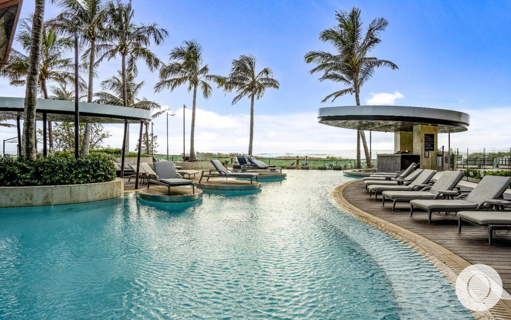 Apartment Luxury Units At The Jewel Residences - Q *