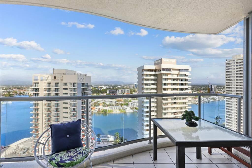 Chevron Renaissance 2 Bedroom Unit, Great Views Gold Coast