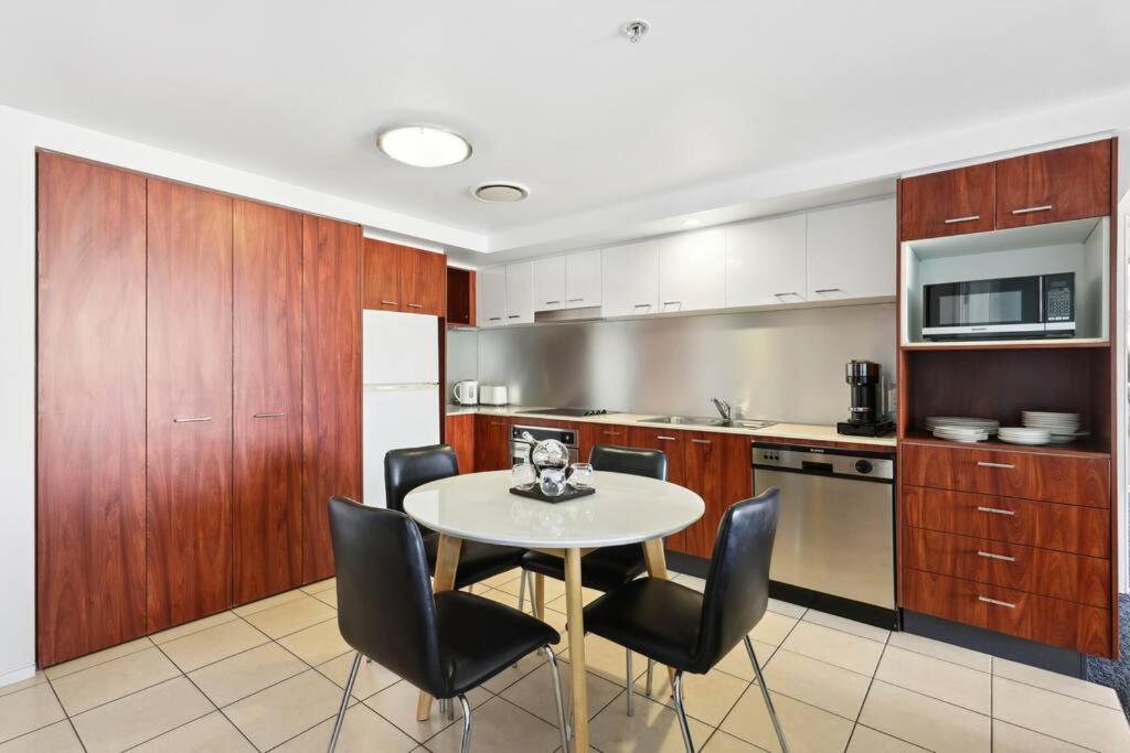 Chevron Renaissance 2 Bedroom Unit, Great Views Apartment *