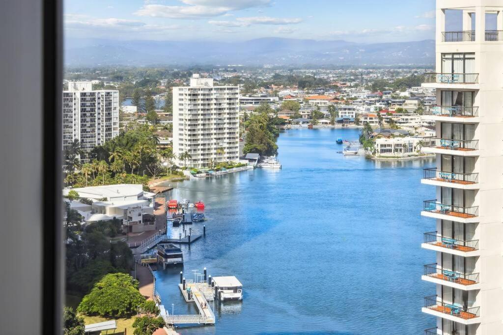 Apartment Chevron Renaissance 2 Bedroom Unit, Great Views