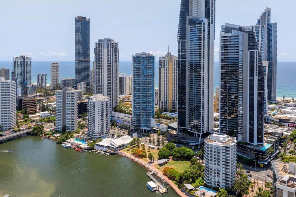 Chevron Renaissance 2 Bedroom Unit, Great Views *