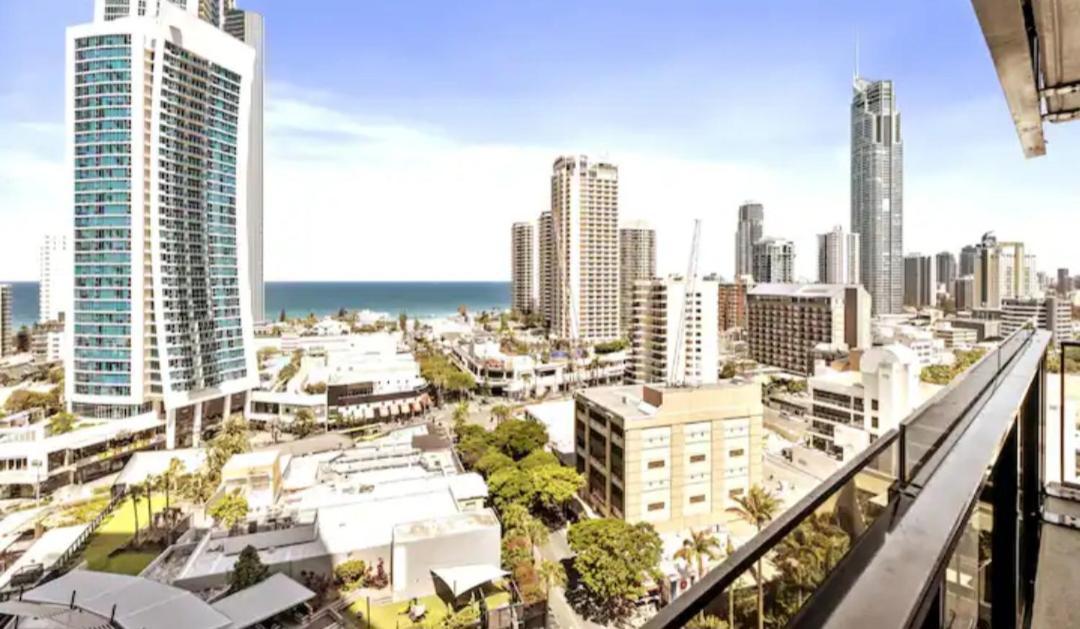 Circle On Cavill 3 Bedroom 2 Bathroom Ocean And River View * Gold Coast