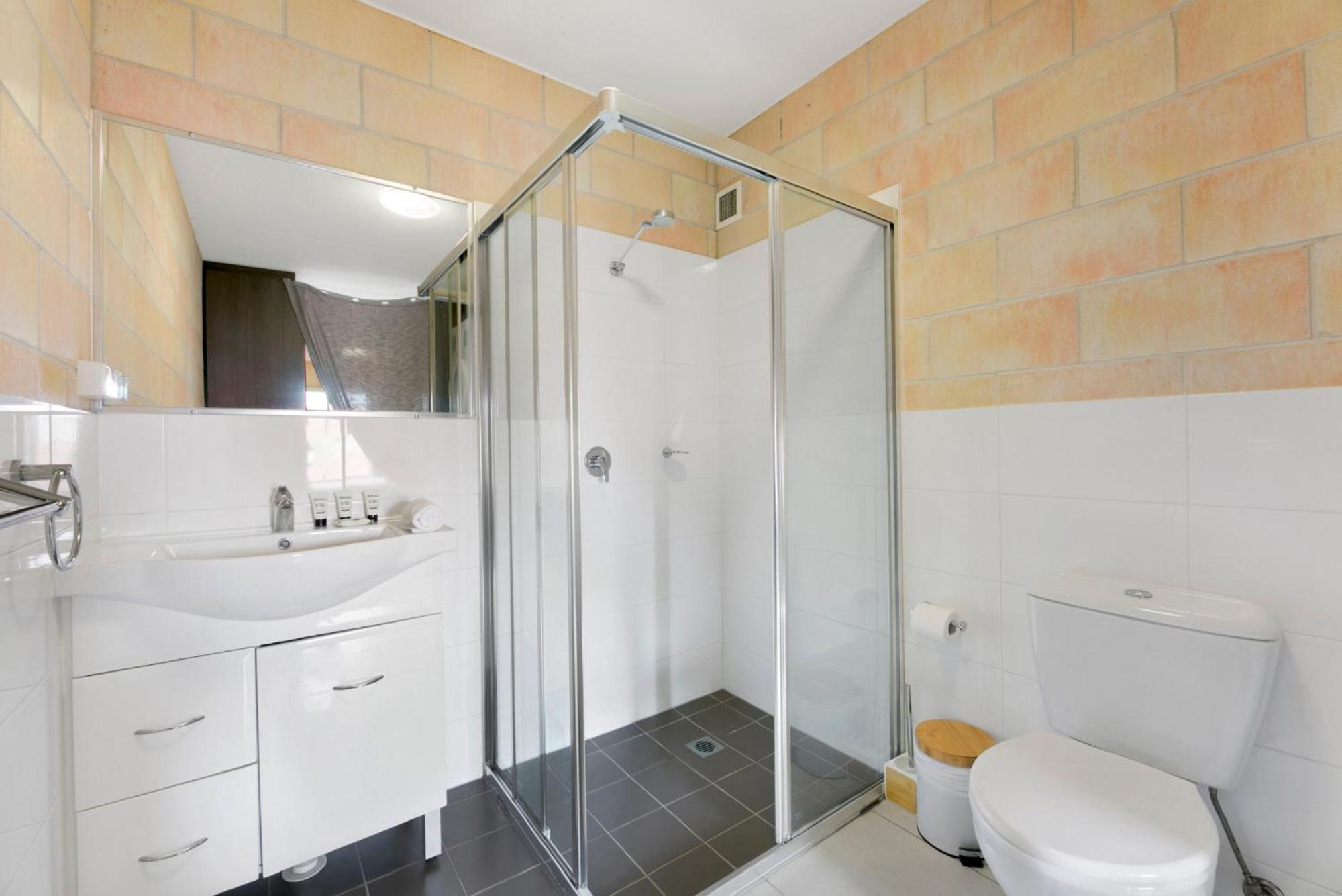 Sleek With Pool And Rooftop Terrace Gold Coast