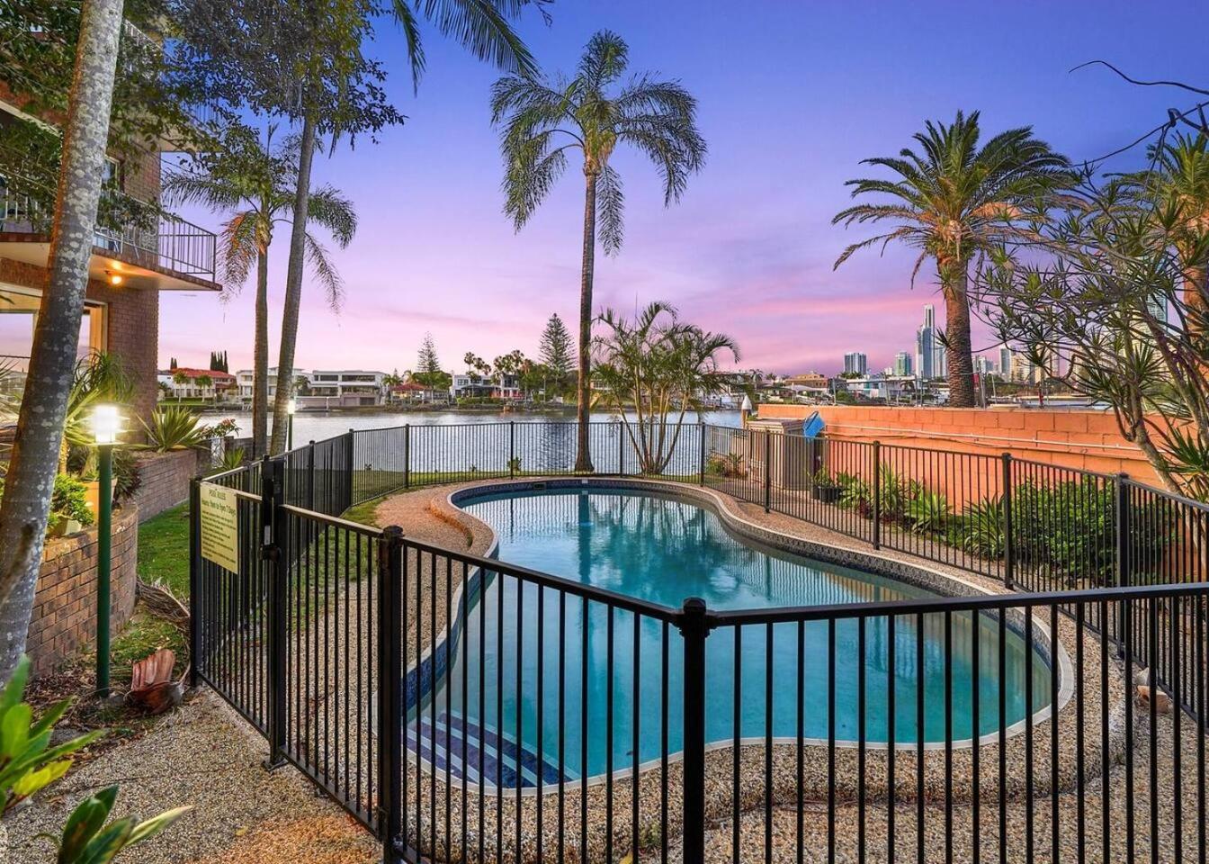 'sunset Stunner' Palm Springs-inspired River Oasis Apartment *