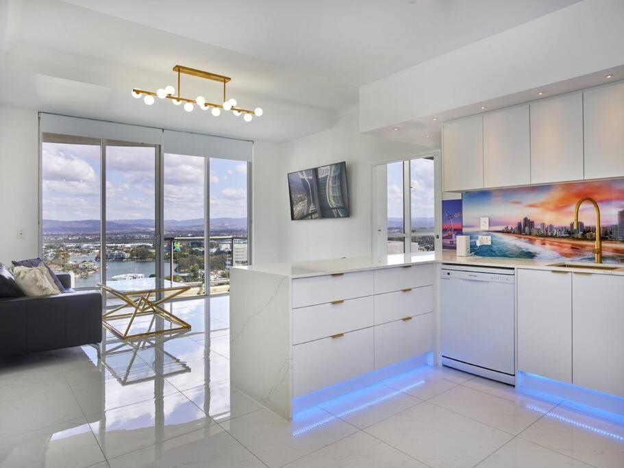 Luxurious In Surfers * Gold Coast