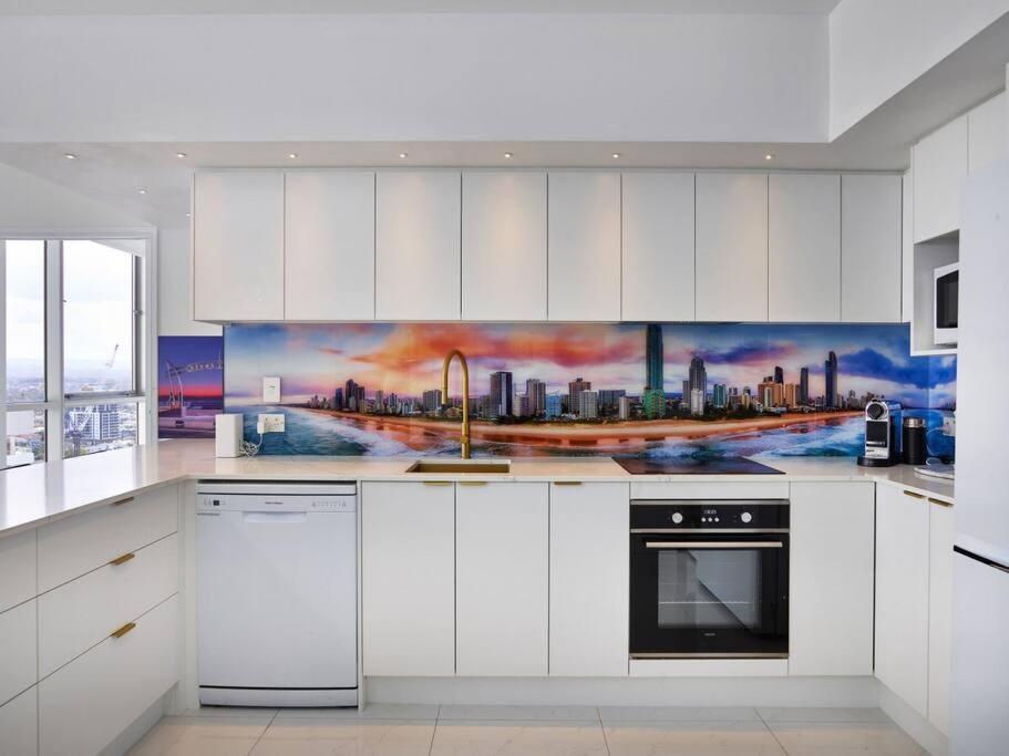 Luxurious In Surfers Apartment