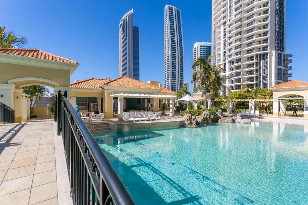 Luxurious In Surfers Apartment *