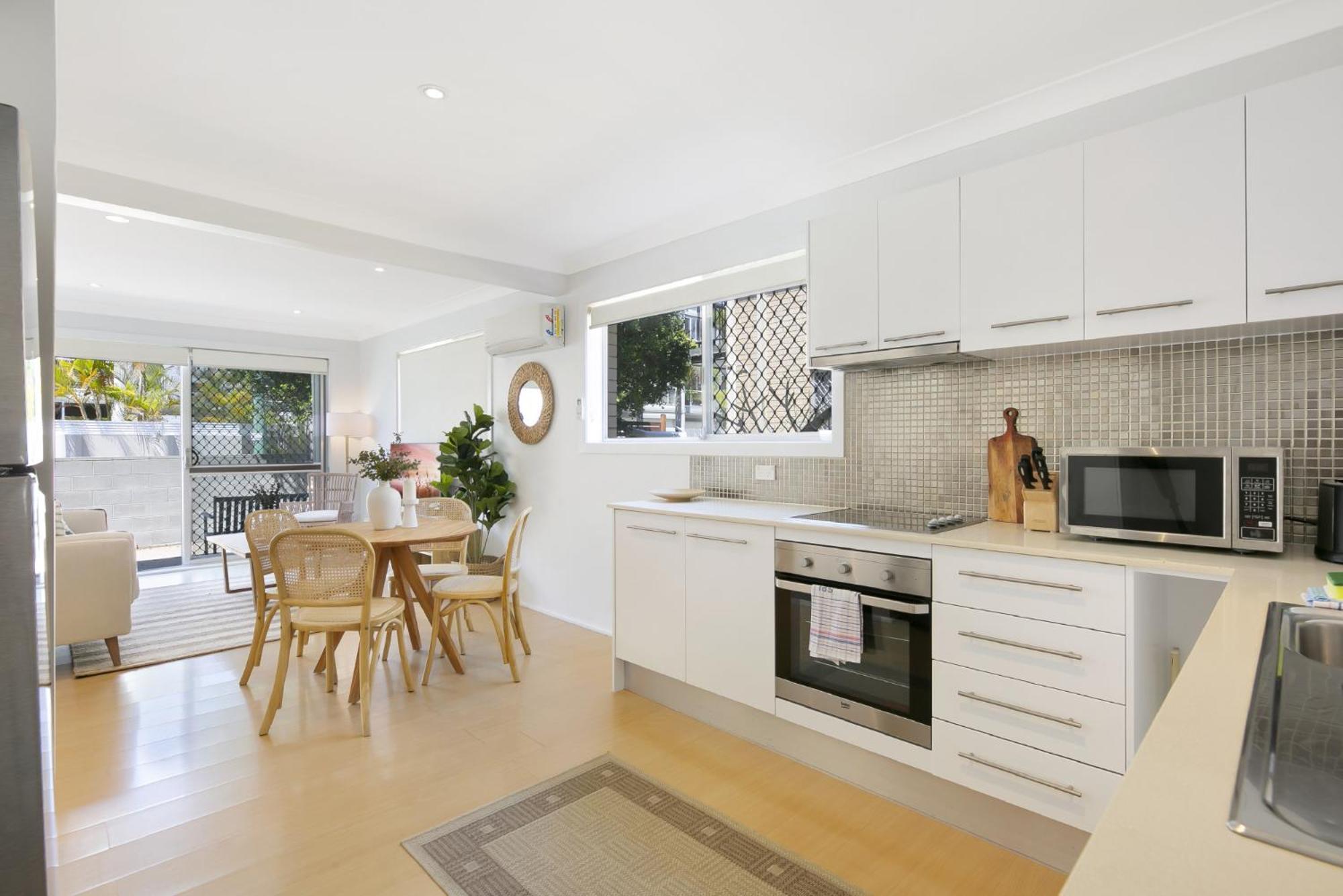 Ground Floor 2-bed Mermaid Pad With Parking * Gold Coast
