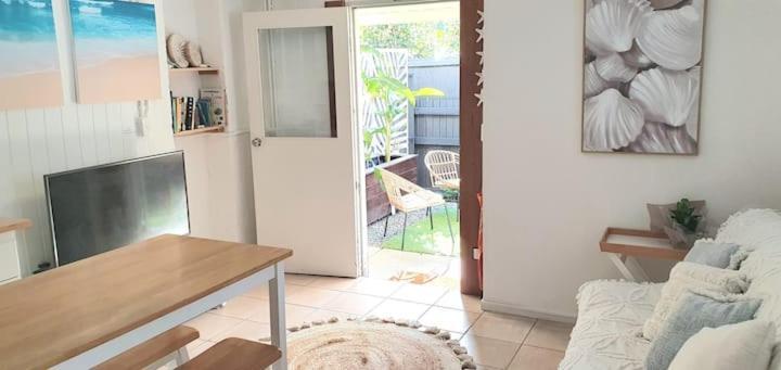 Guest house Entire Guest - Is 1 And Half Km - Pets Welcome *