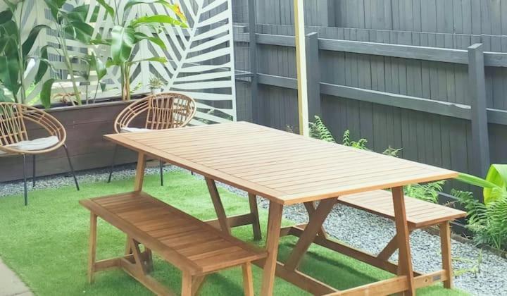 Entire Guest - Is 1 And Half Km - Pets Welcome Guest house