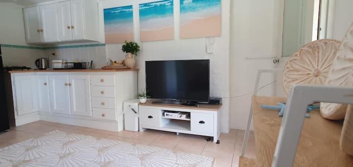 Entire Guest - Is 1 And Half Km - Pets Welcome Guest house *