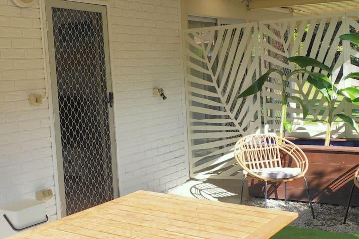 Entire Guest - Is 1 And Half Km - Pets Welcome Guest house