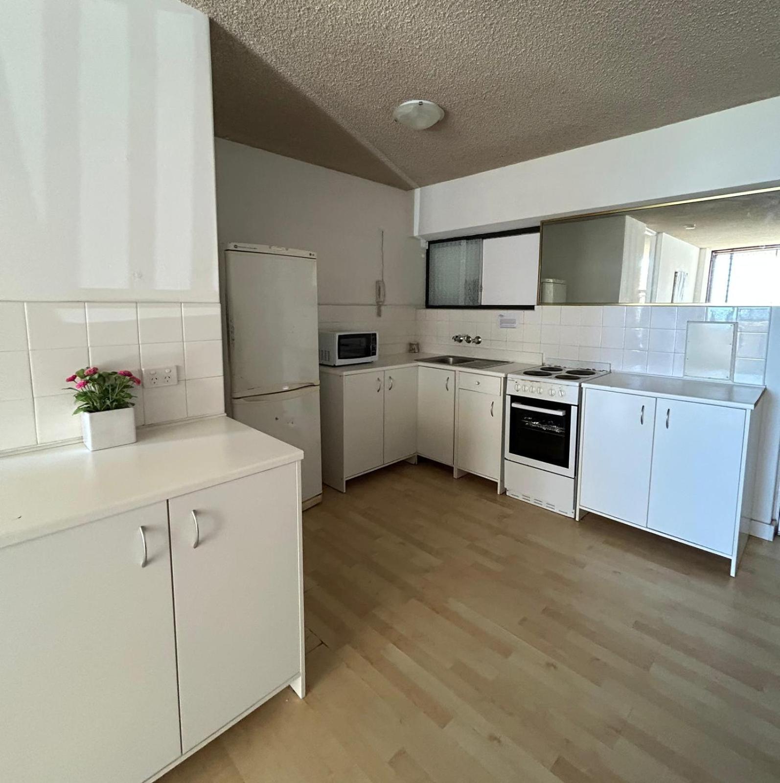 Surfers Private Apartment